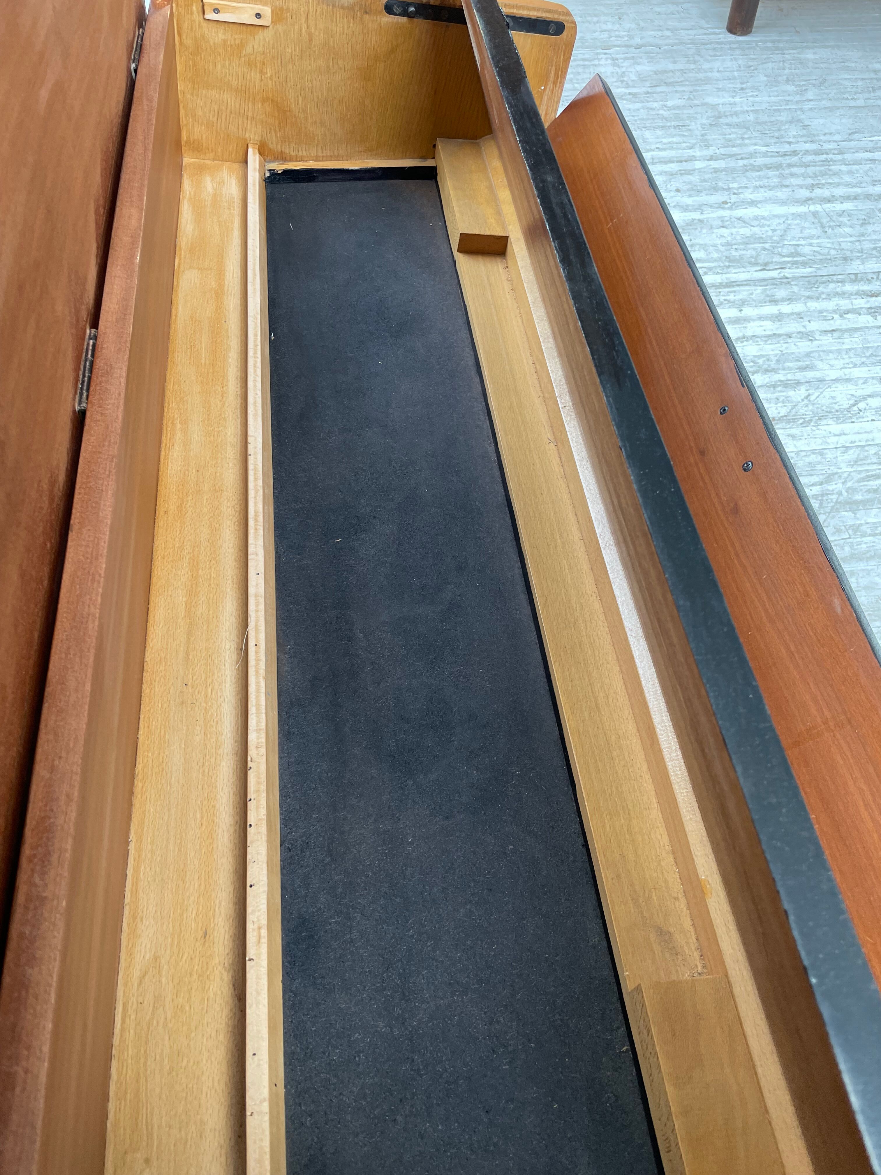 Console desktop feet compass 60s