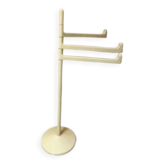 Towel rack