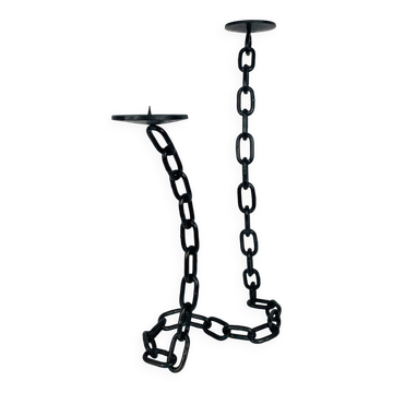 Brutalist and sculptural candle holder in wrought iron, chain links