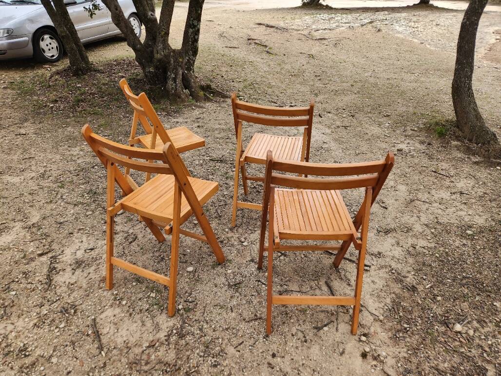 Set of 4 vintage wooden folding chairs