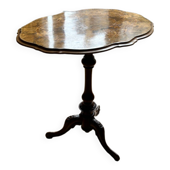 Oval pedestal table with inlaid top