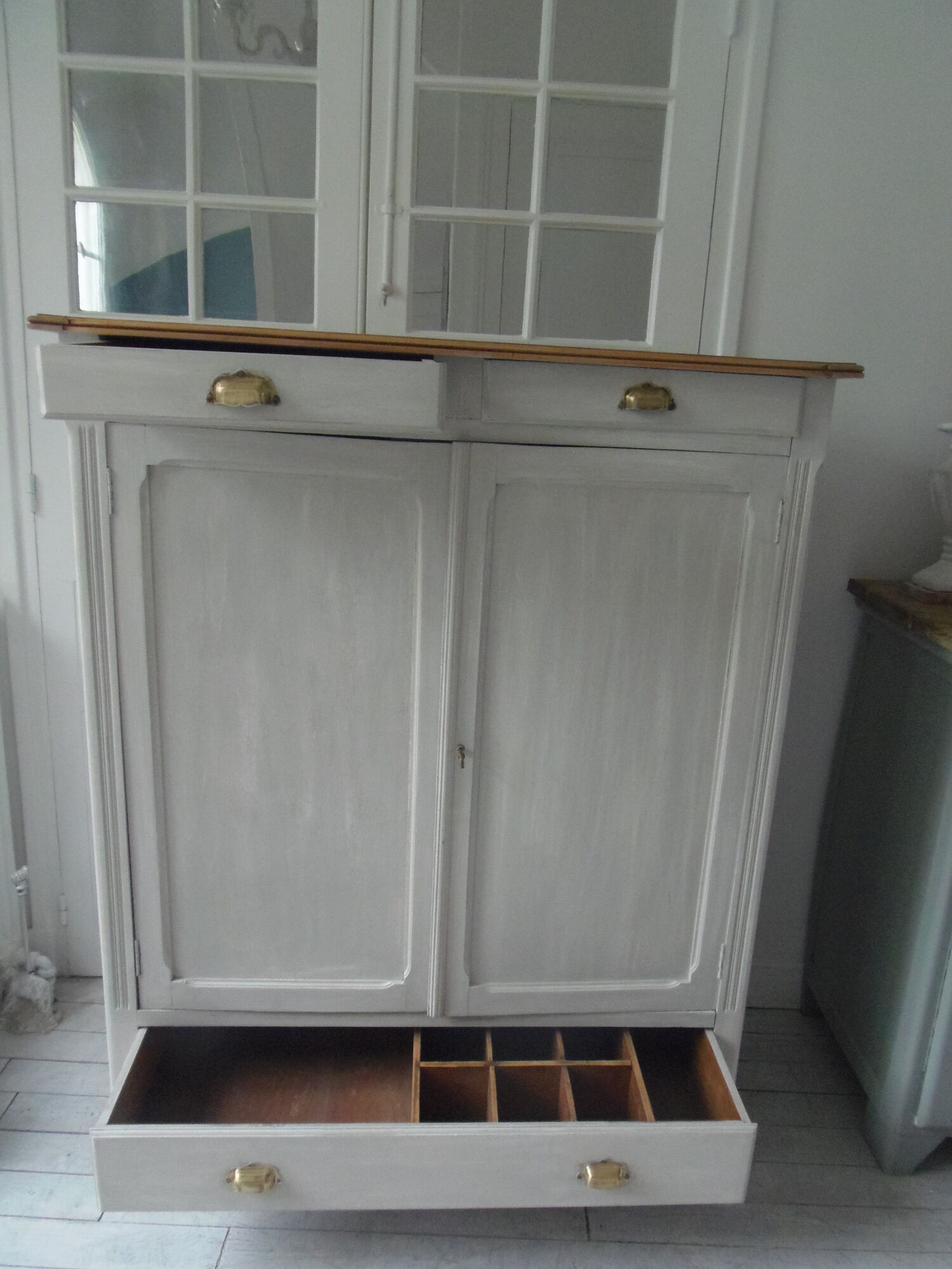 Parisian buffet patinated grey pearl powdery white, wood top waxed finish
