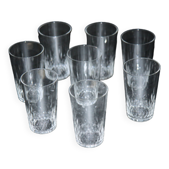 8 verres gobelet Baccarat en cristal taillé.