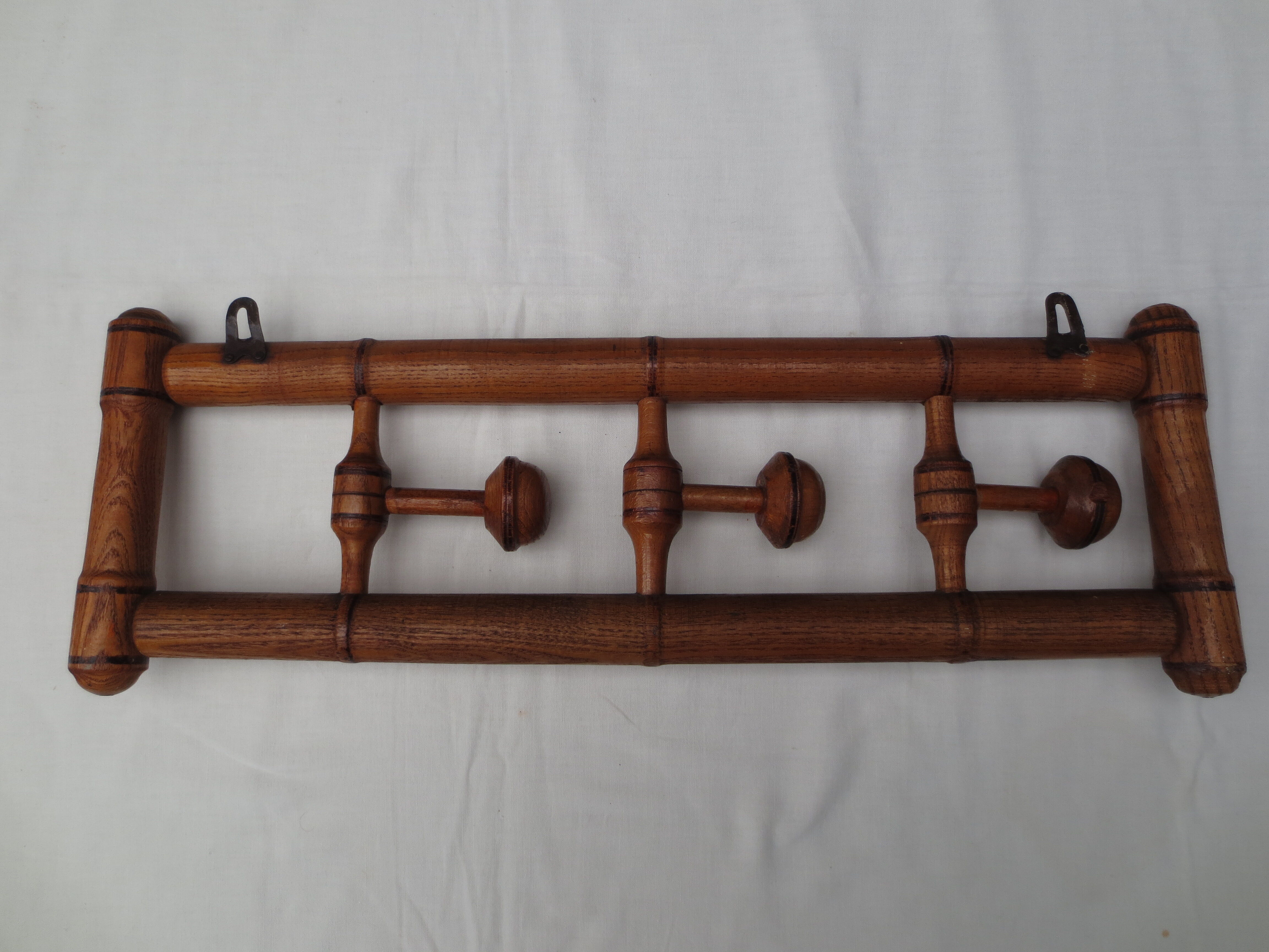 Ancien porte manteaux en bois  3 têtes