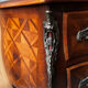 Commode galbée