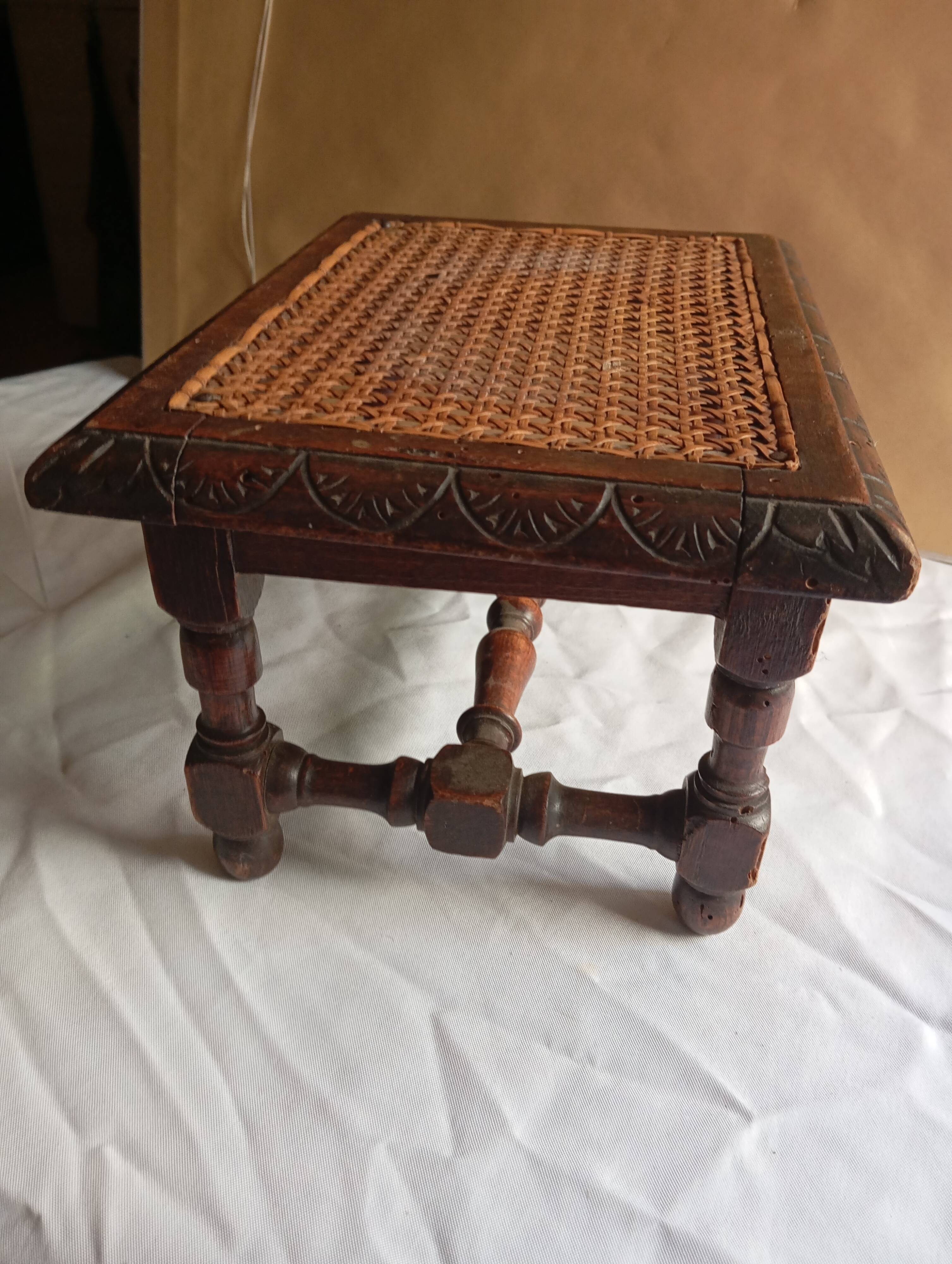 SMALL WOODEN BENCH / CANE