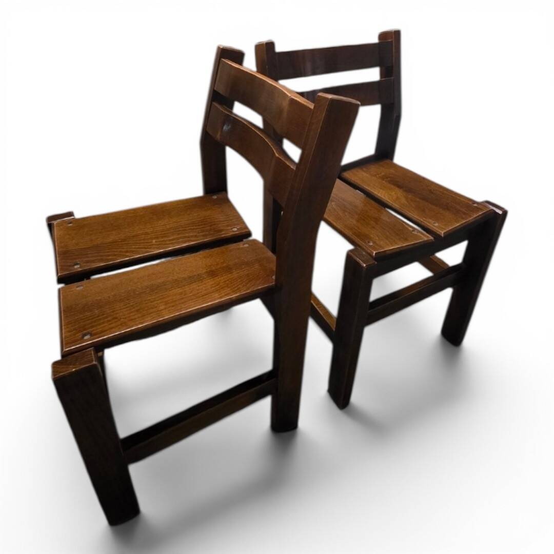 Paire de chaises en orme massif, style Maison Regain