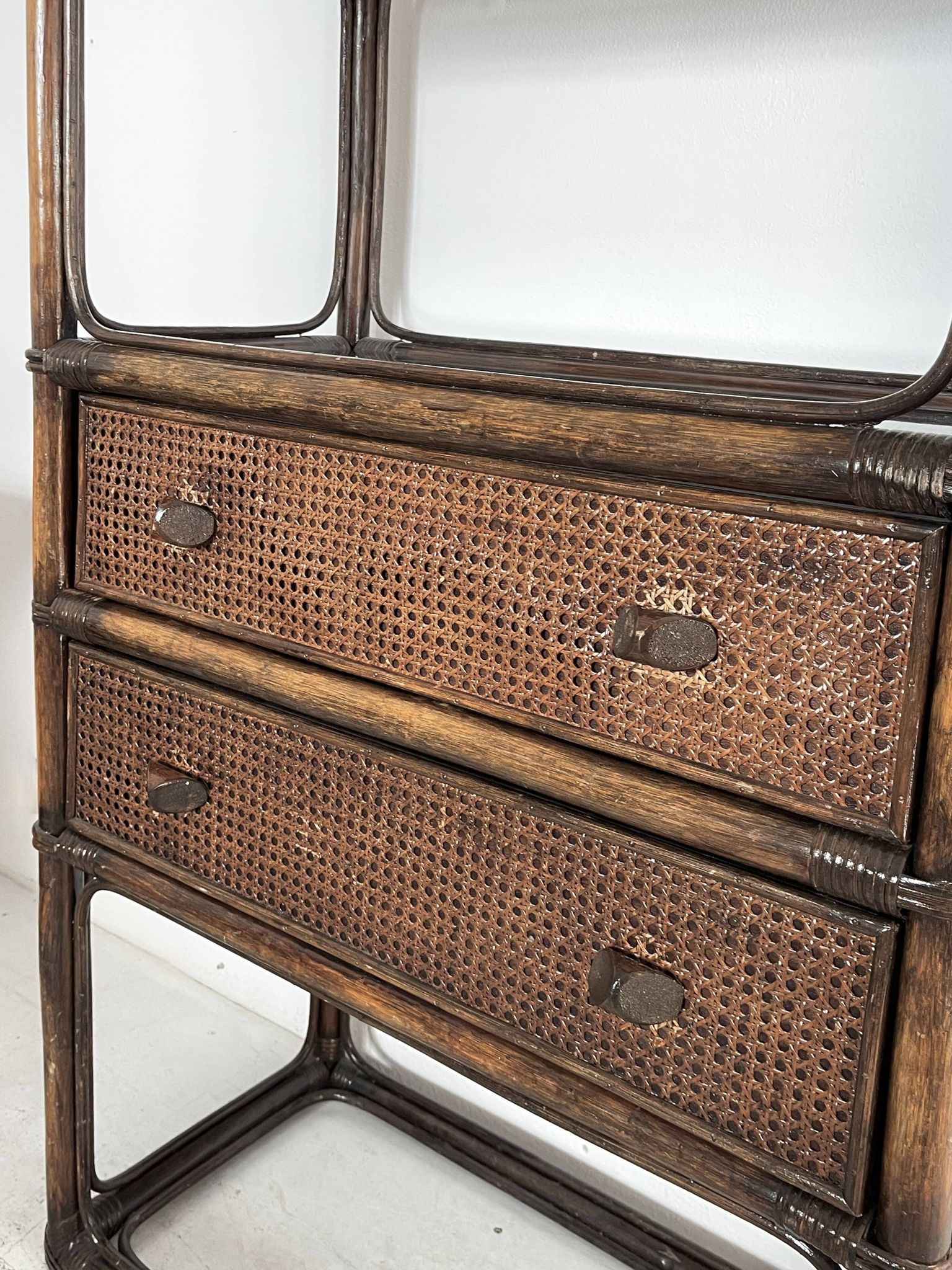Etagere et commode en rotin