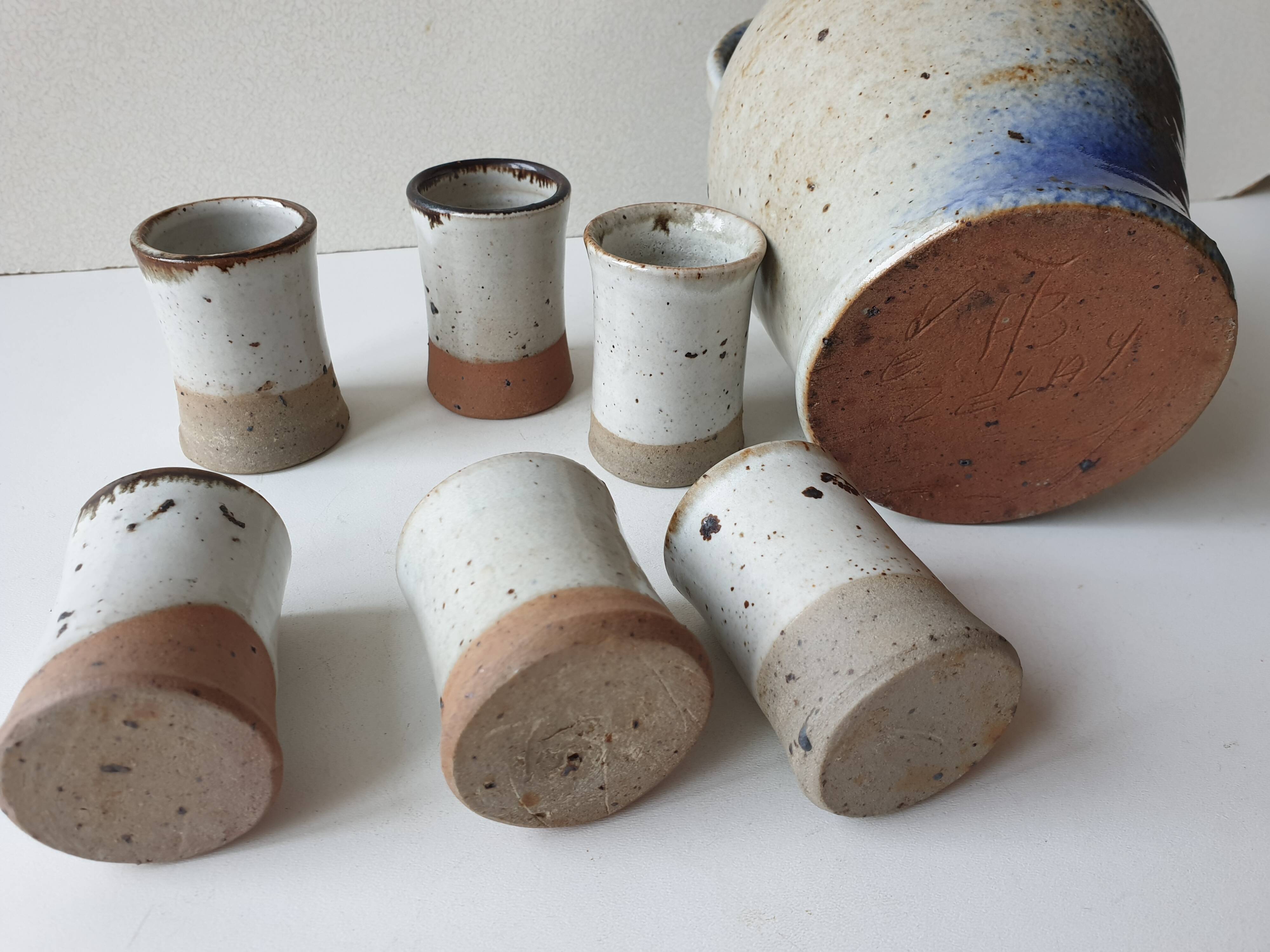 Set of liqueur bottle + 6 stoneware cups Signed Albert Breton Vézelay