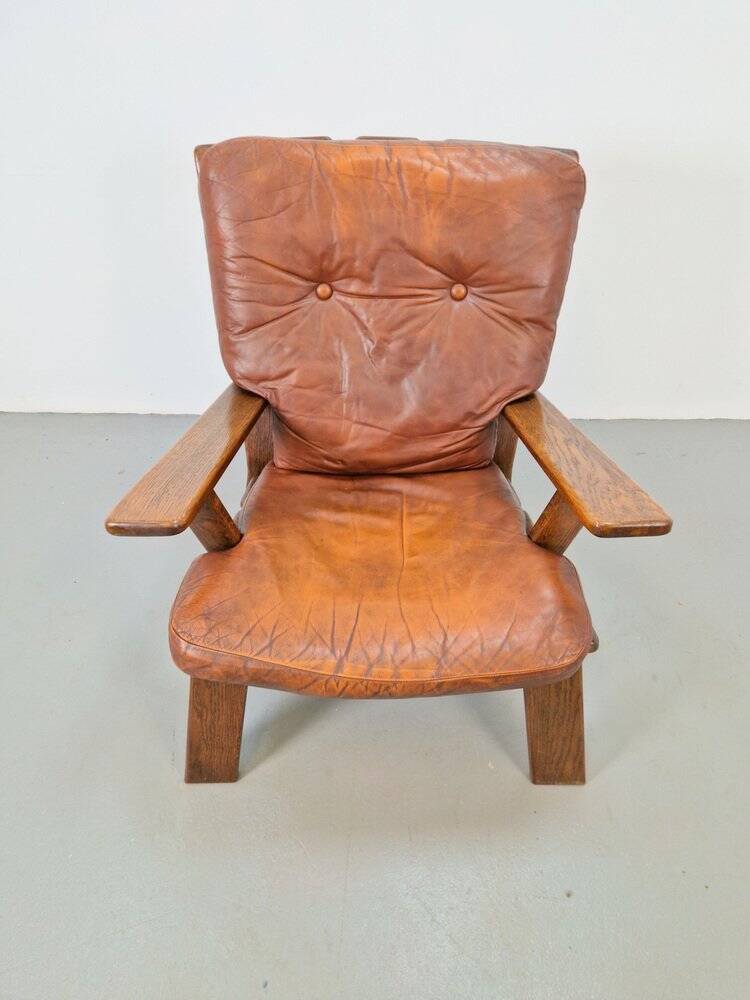 Fauteuil en bois brutaliste avec revêtement en cuir marron, Allemagne, années 1960.