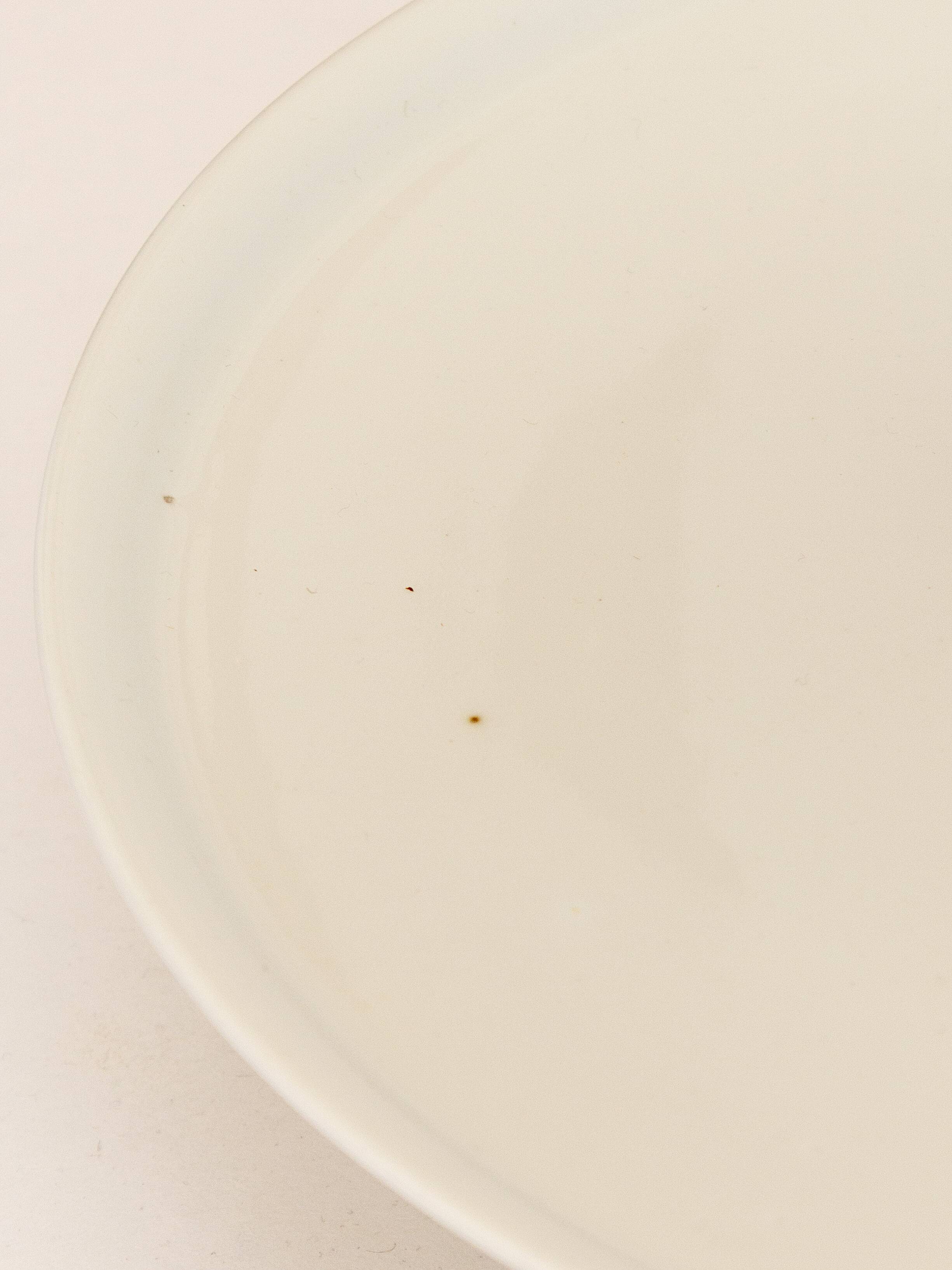 Servant, Cup on foot, White ceramic display stand, Paris, 19th century.