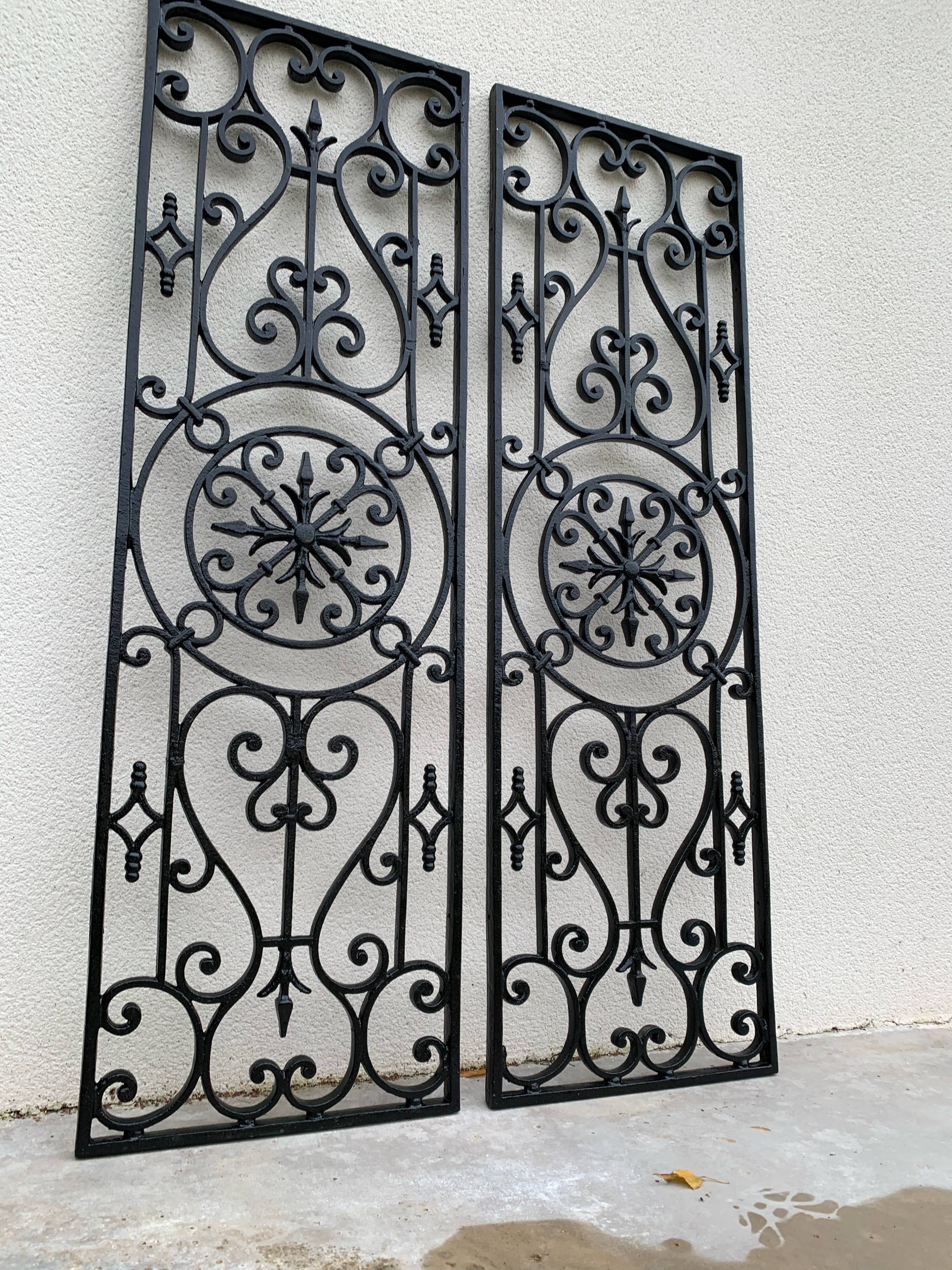 2 old art deco cast iron grid decorated with a rose window