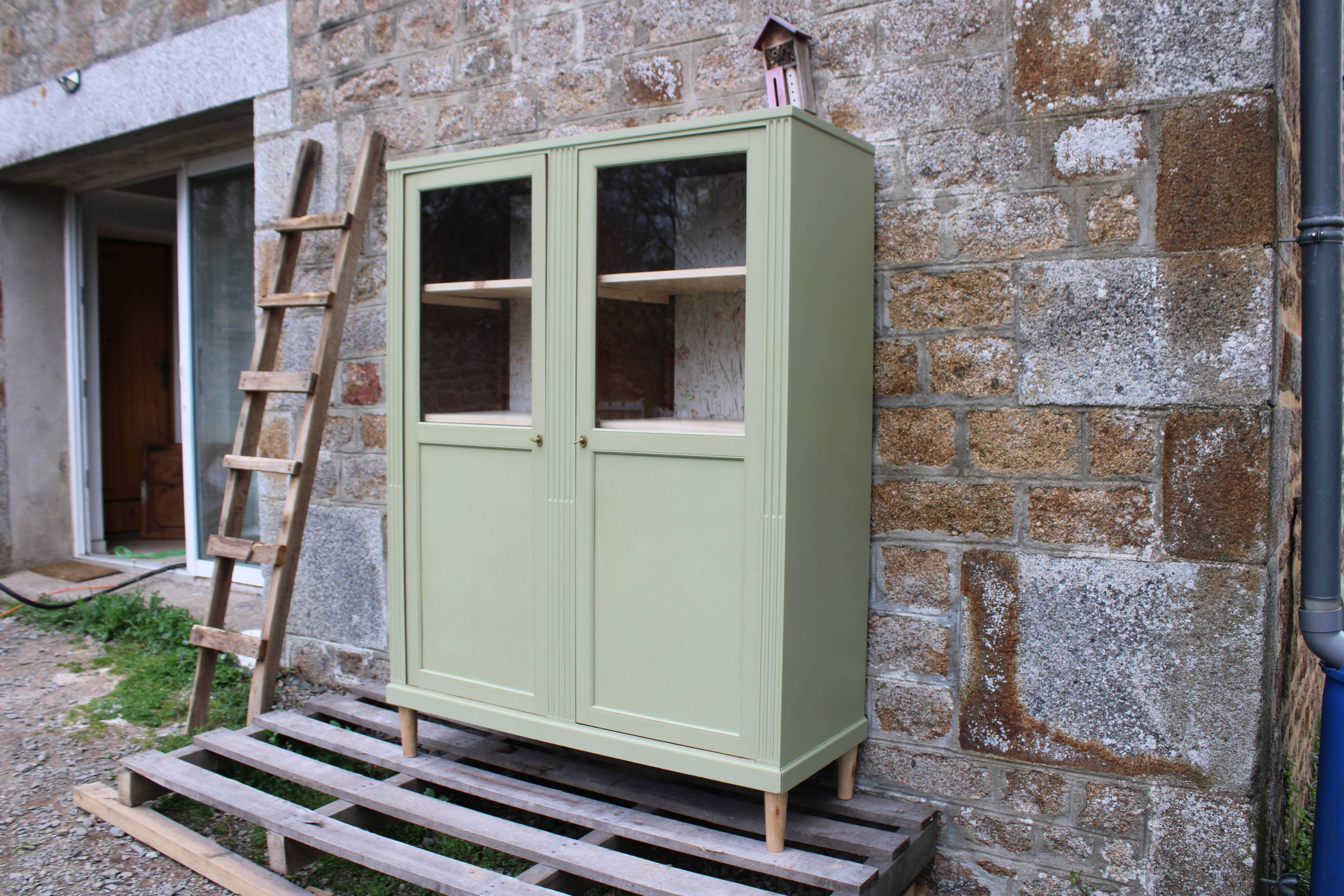 Renovated antique display cabinet – Lizard Green (Pure & Paint)