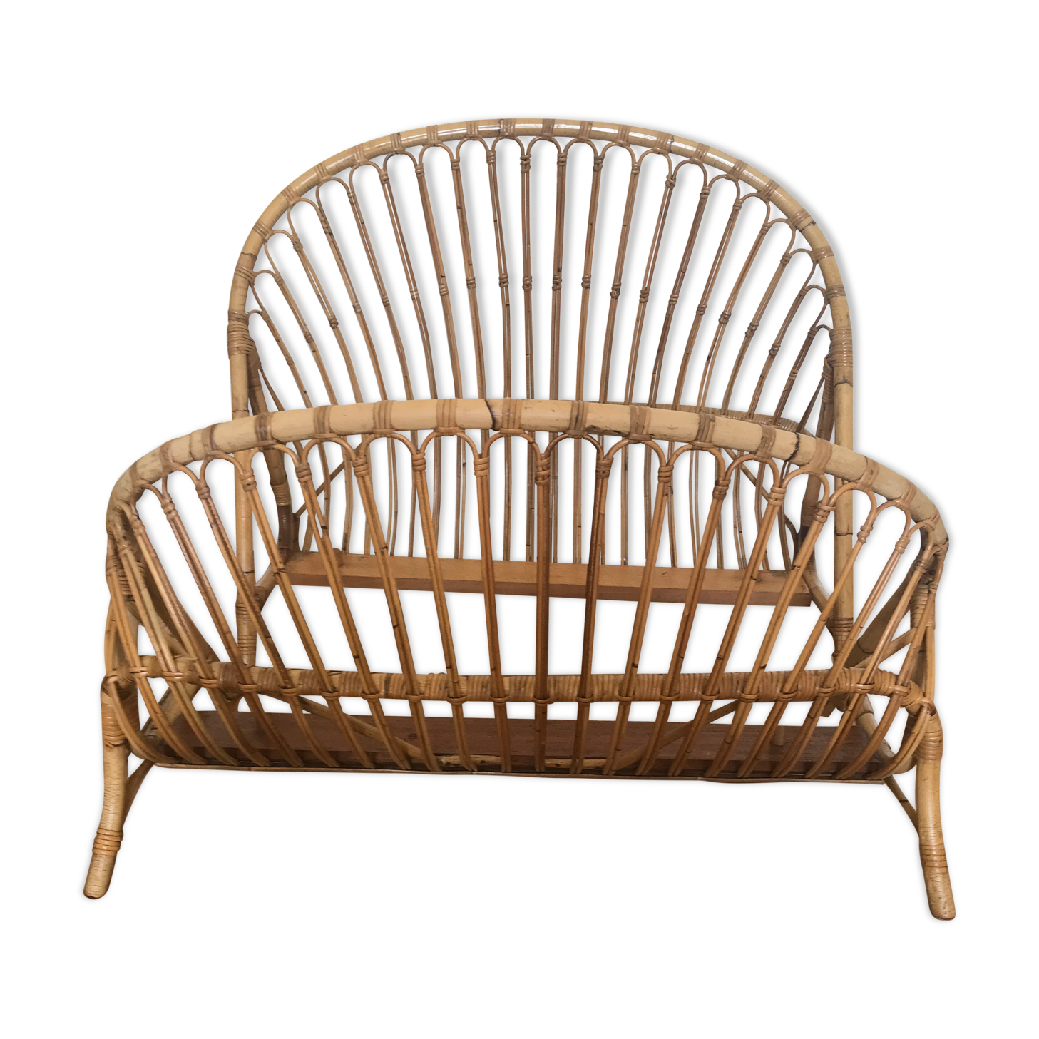 Rattan basket bed