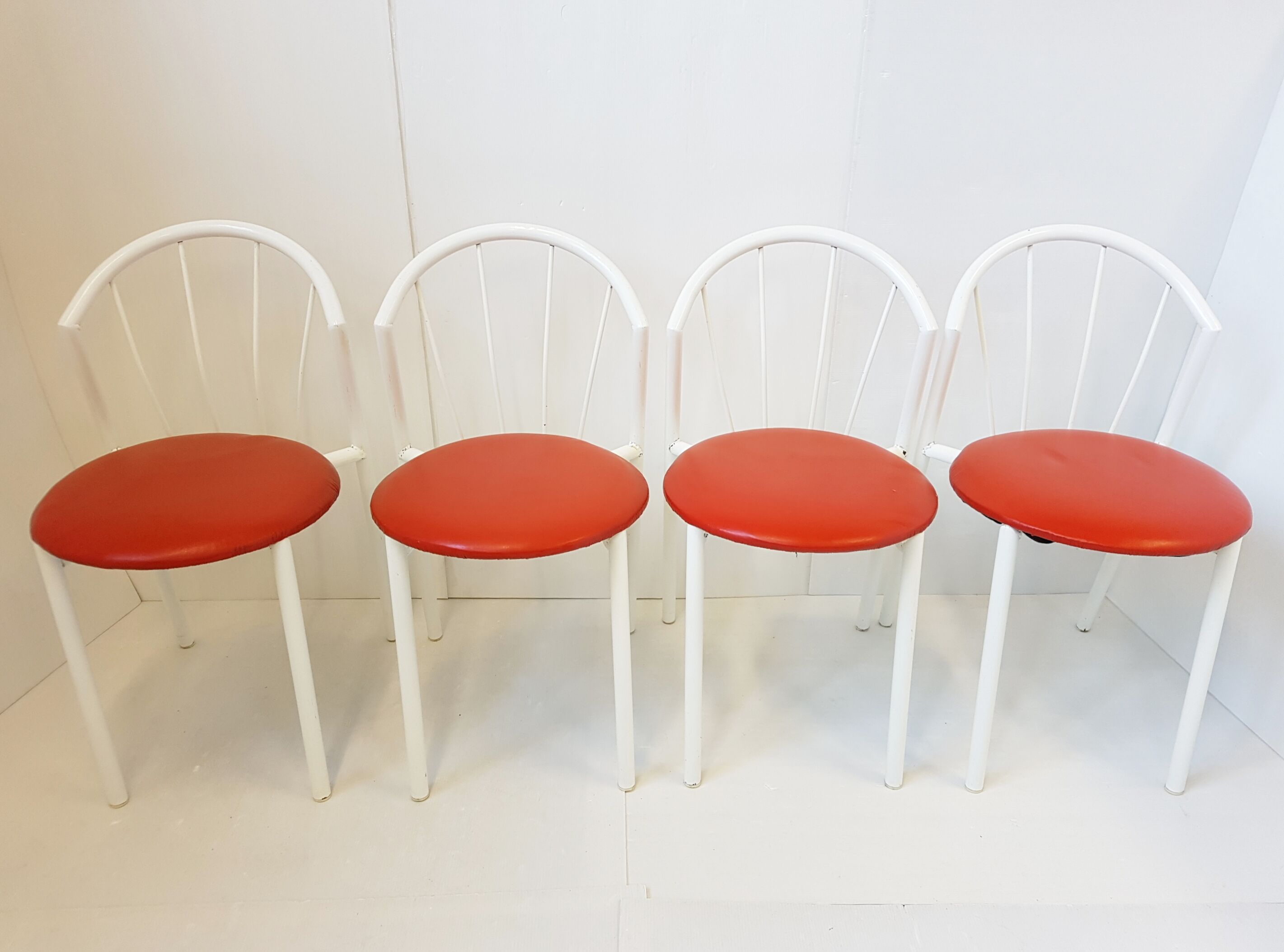 Suite de 4 chaises vintage en métal & skai 1970