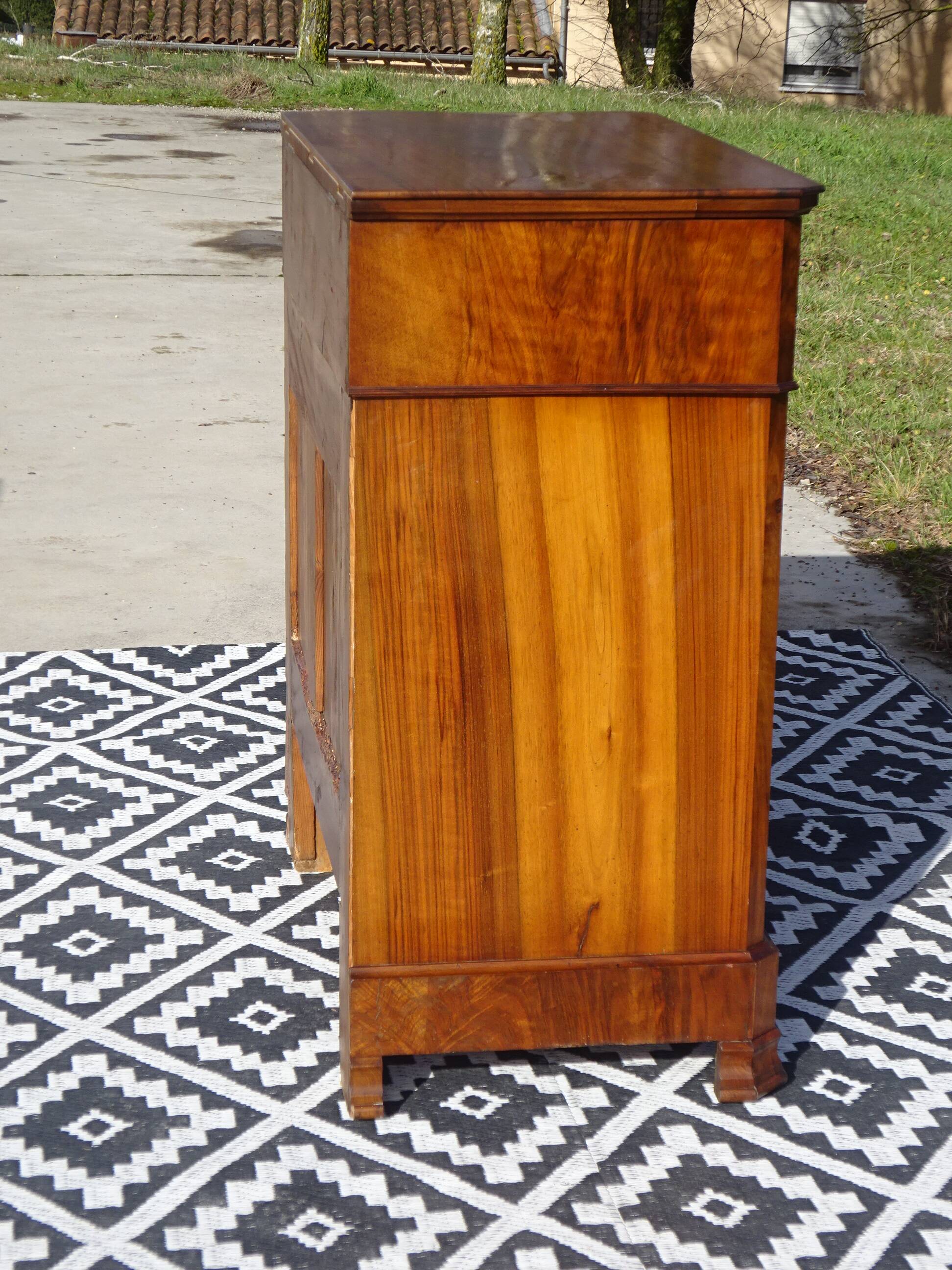 Commode coiffeuse, système en chemin de fer