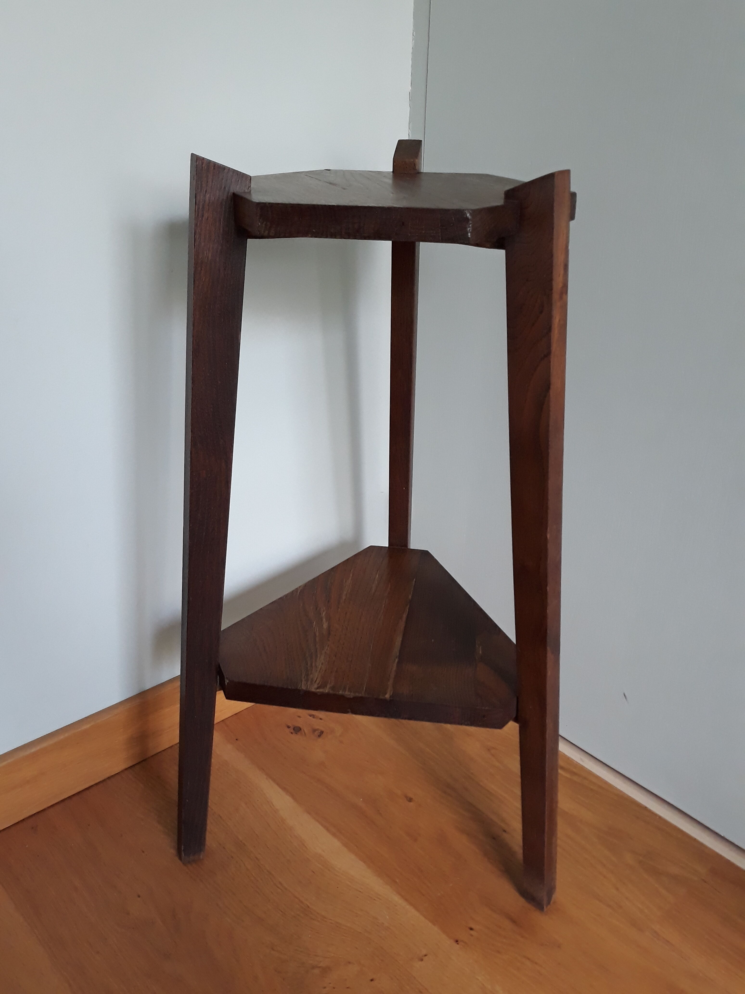 Tripod harness plant holder