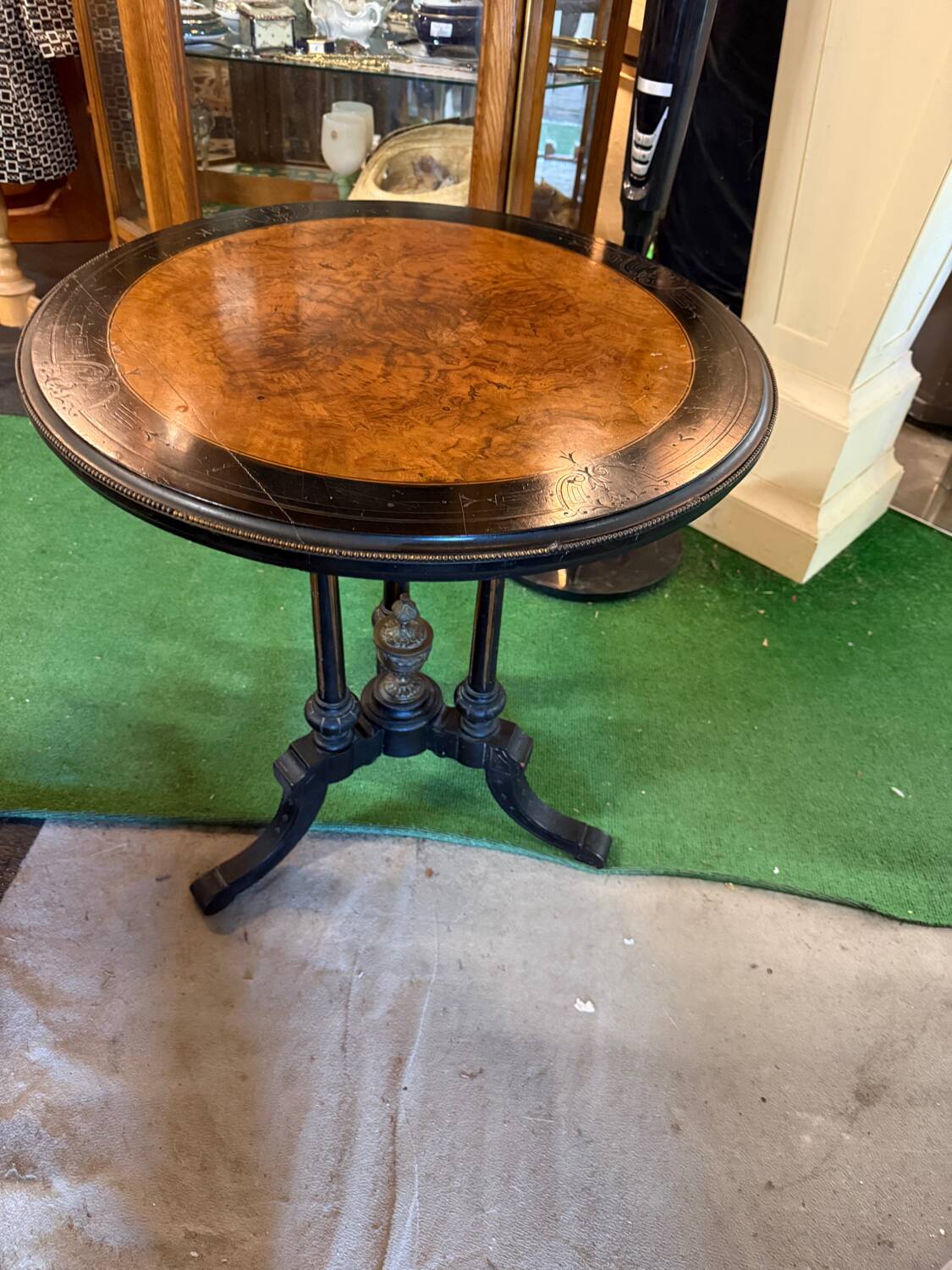 Pedestal table in blackened and fruit wood