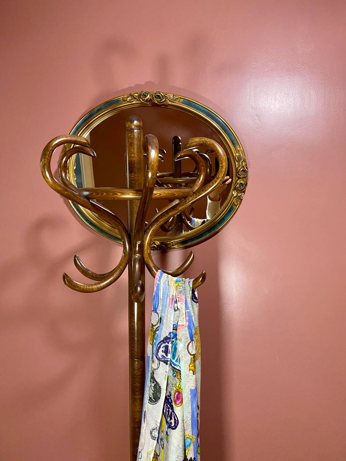 Coat rack on curved wooden stand, Baumann or Thonet style parrot