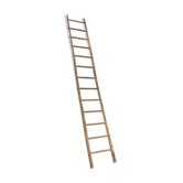 Old wood scale 3.2 m