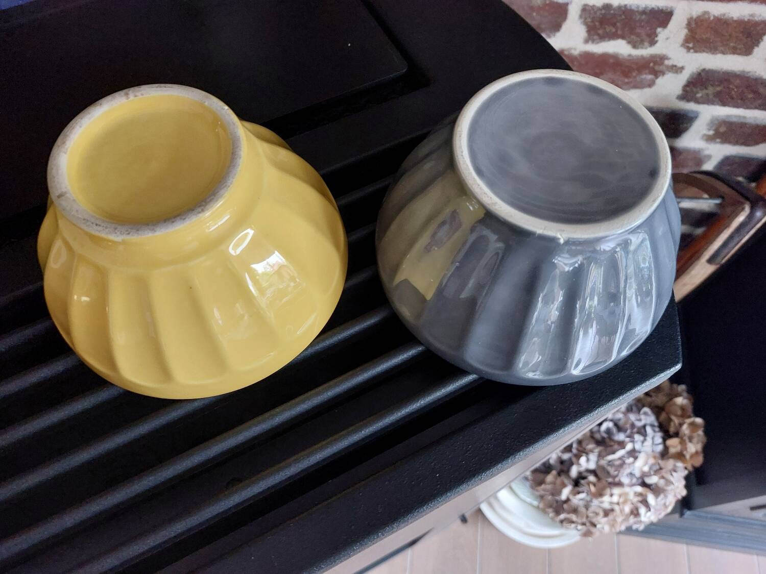 Ribbed earthenware bowl