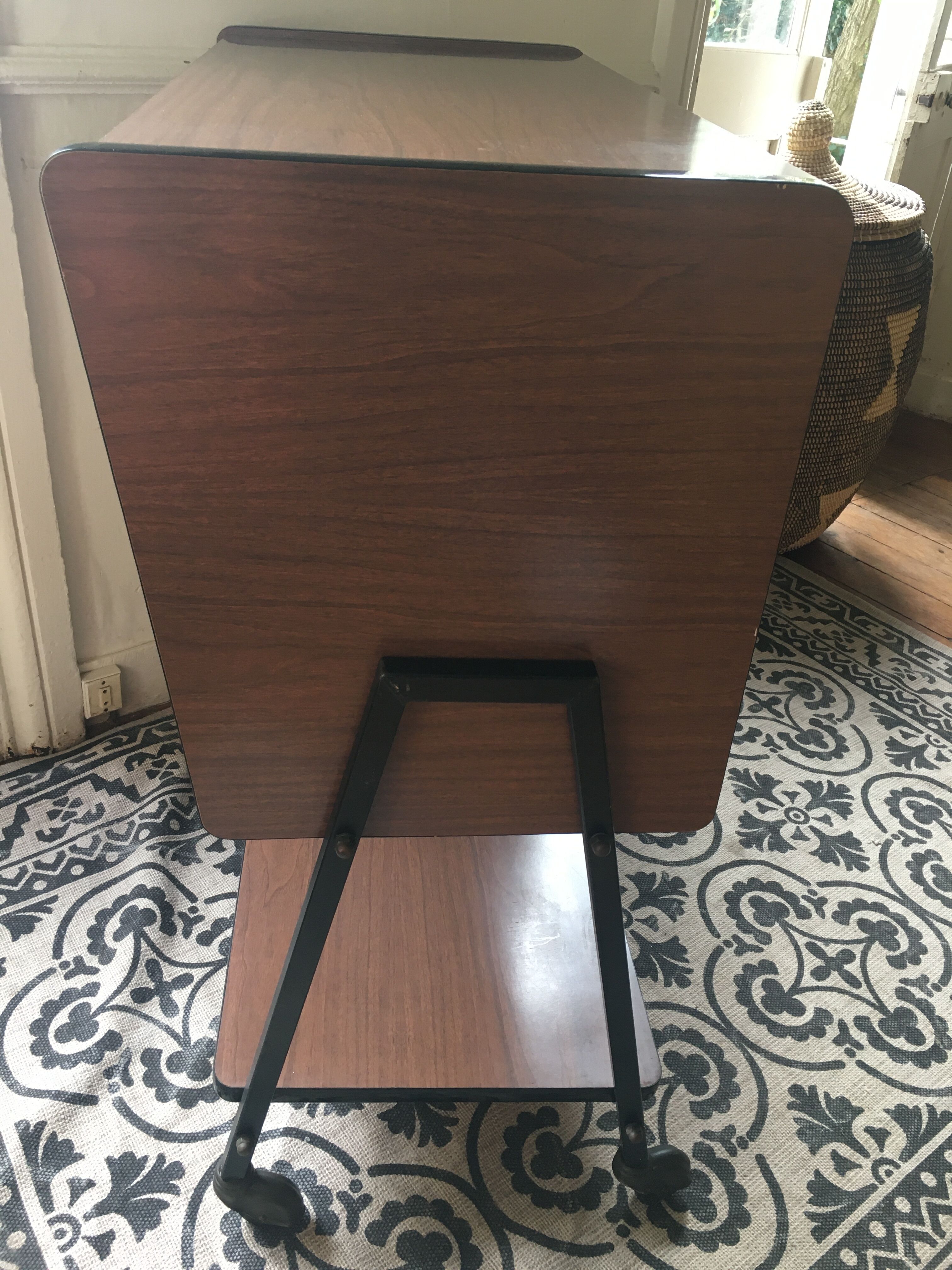 Meuble bar à roulettes en formica 50/60