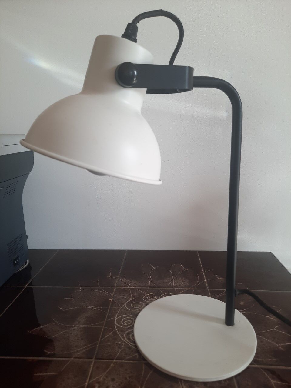 Metal desk lamp