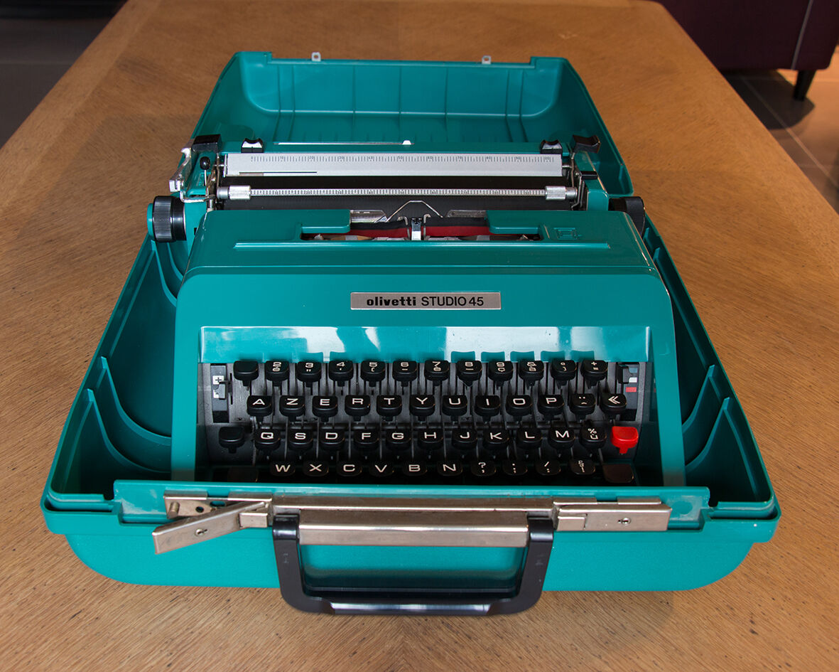 Machine à écrire Olivetti Studio 45