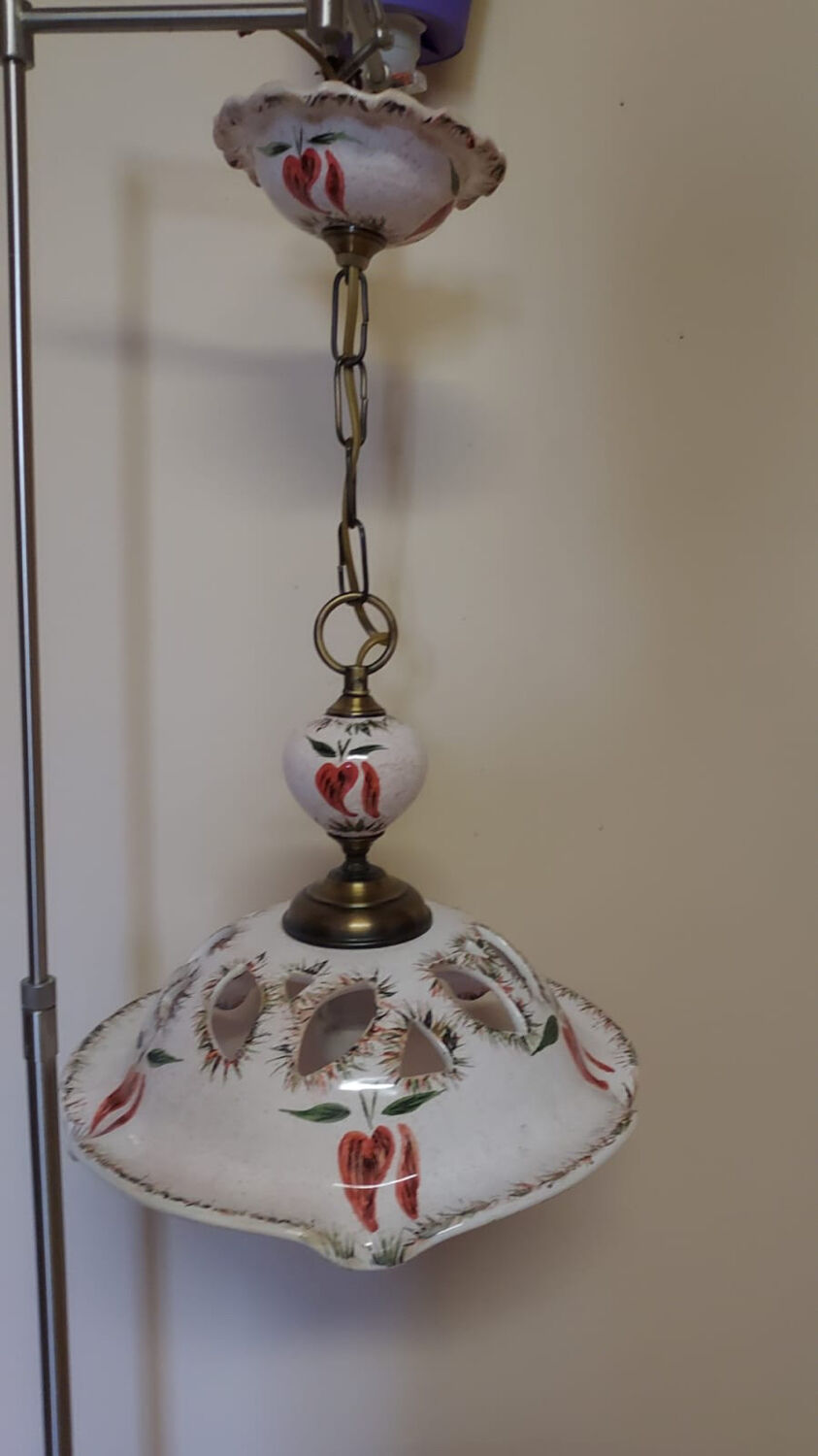 Flowery ceramic suspension