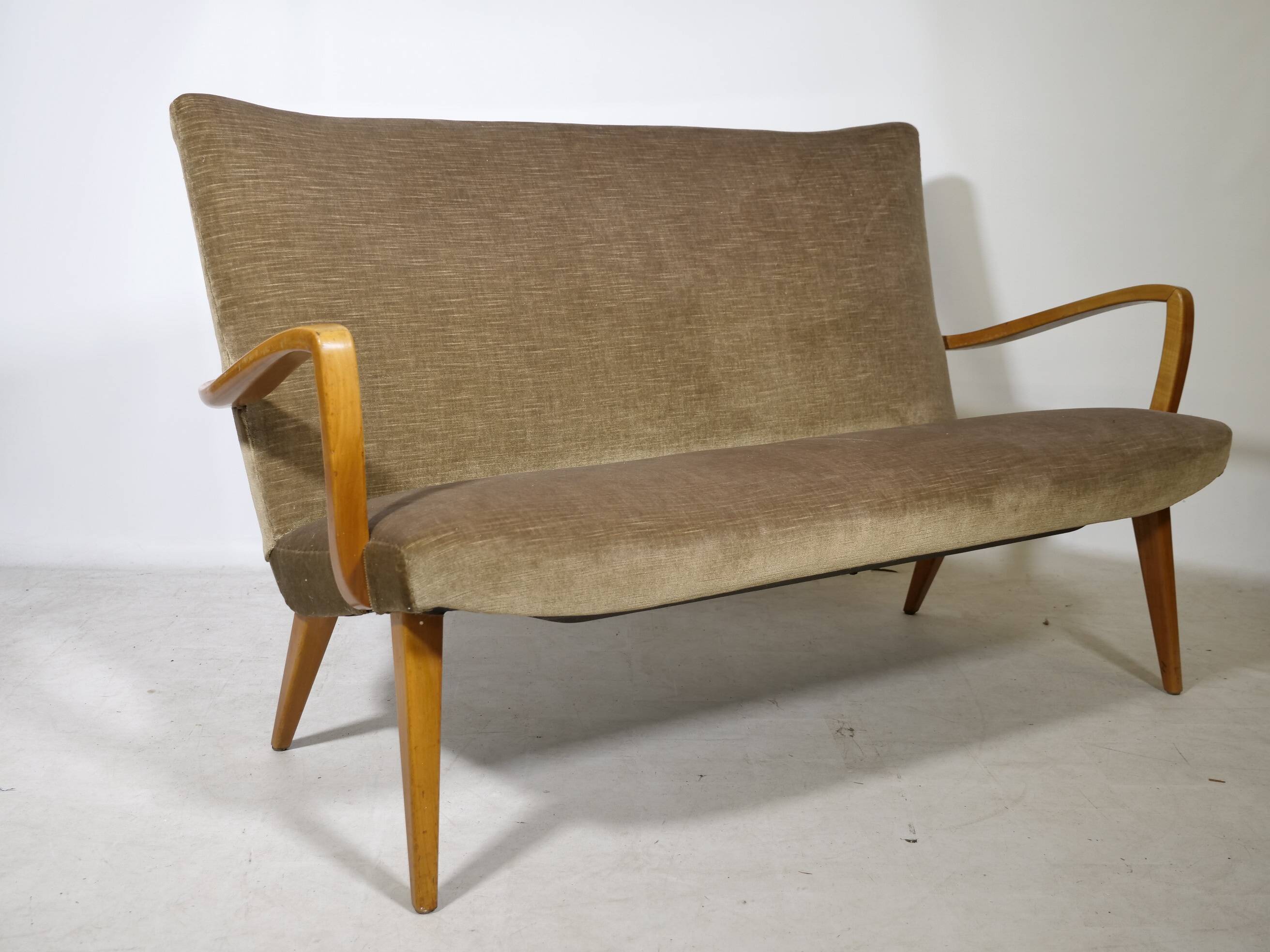 Canapé cocktail à deux places de style mid-century avec revêtement en velours, années 1960