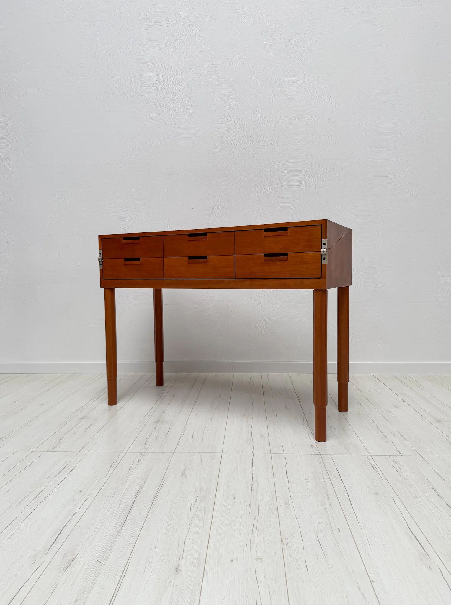 Bureau postmoderne par Antonio Citterio pour B&B Italia en bois de cerisier, années 1980