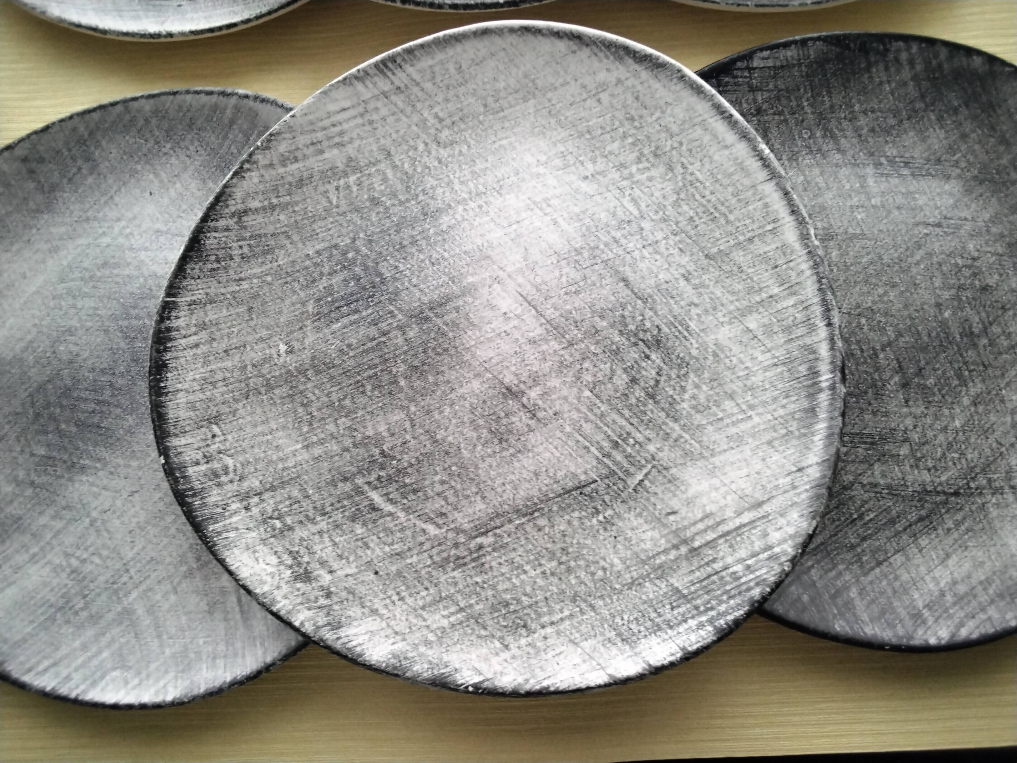 6 Flat plates in gray stoneware Crépuscule model