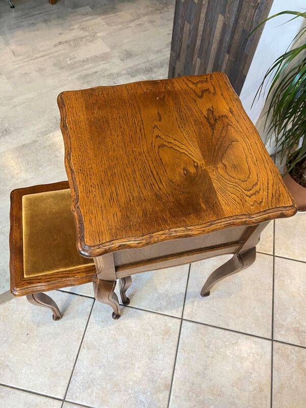 Guéridon ensemble gueridon et tabouret de style Louis XV en chêne massif