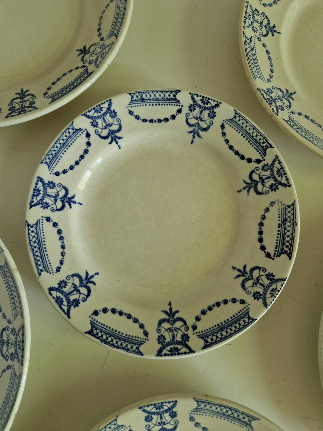 Set of 6 Moulin des Loups Colonial Model Plates