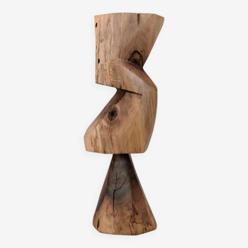 Table d’appoint sculpturale en bois massif, design contemporain original, logniture