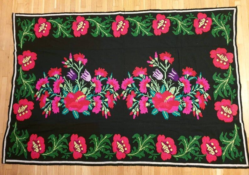 Vintage floral sofa cover, bedspread made by hand 200x150cm in Romania