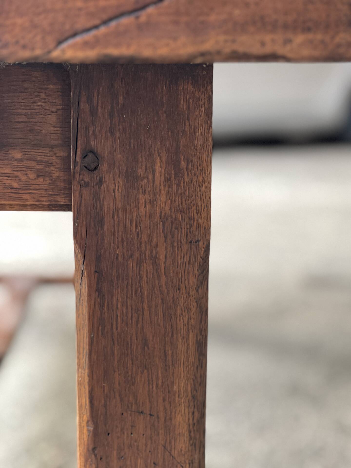 Grande table de ferme - 2 bancs - 2 rallonges 
