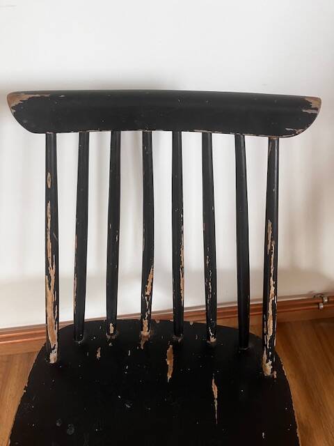 Black fanett type chair