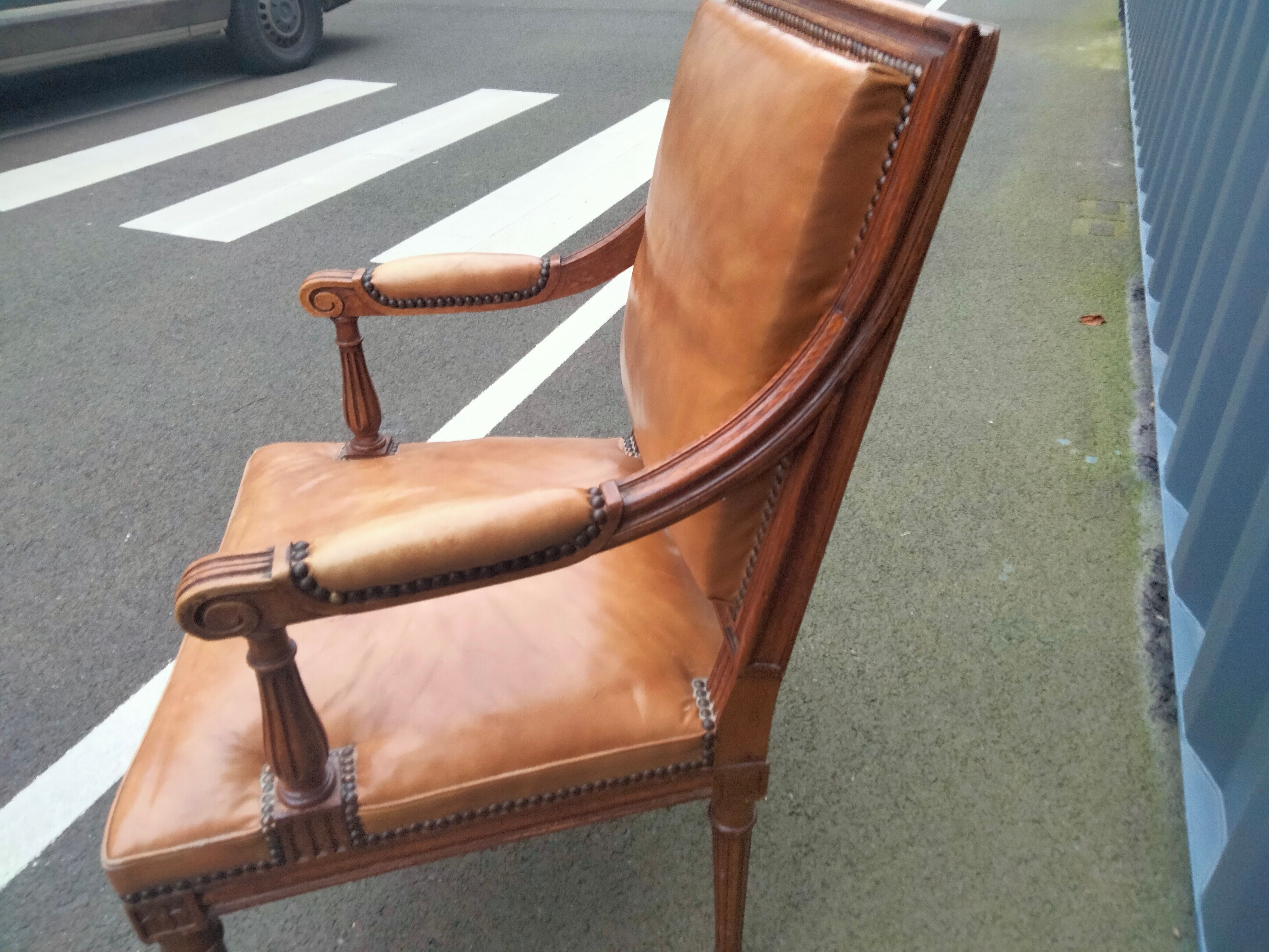Paire de fauteuils anciens style Louis XVl