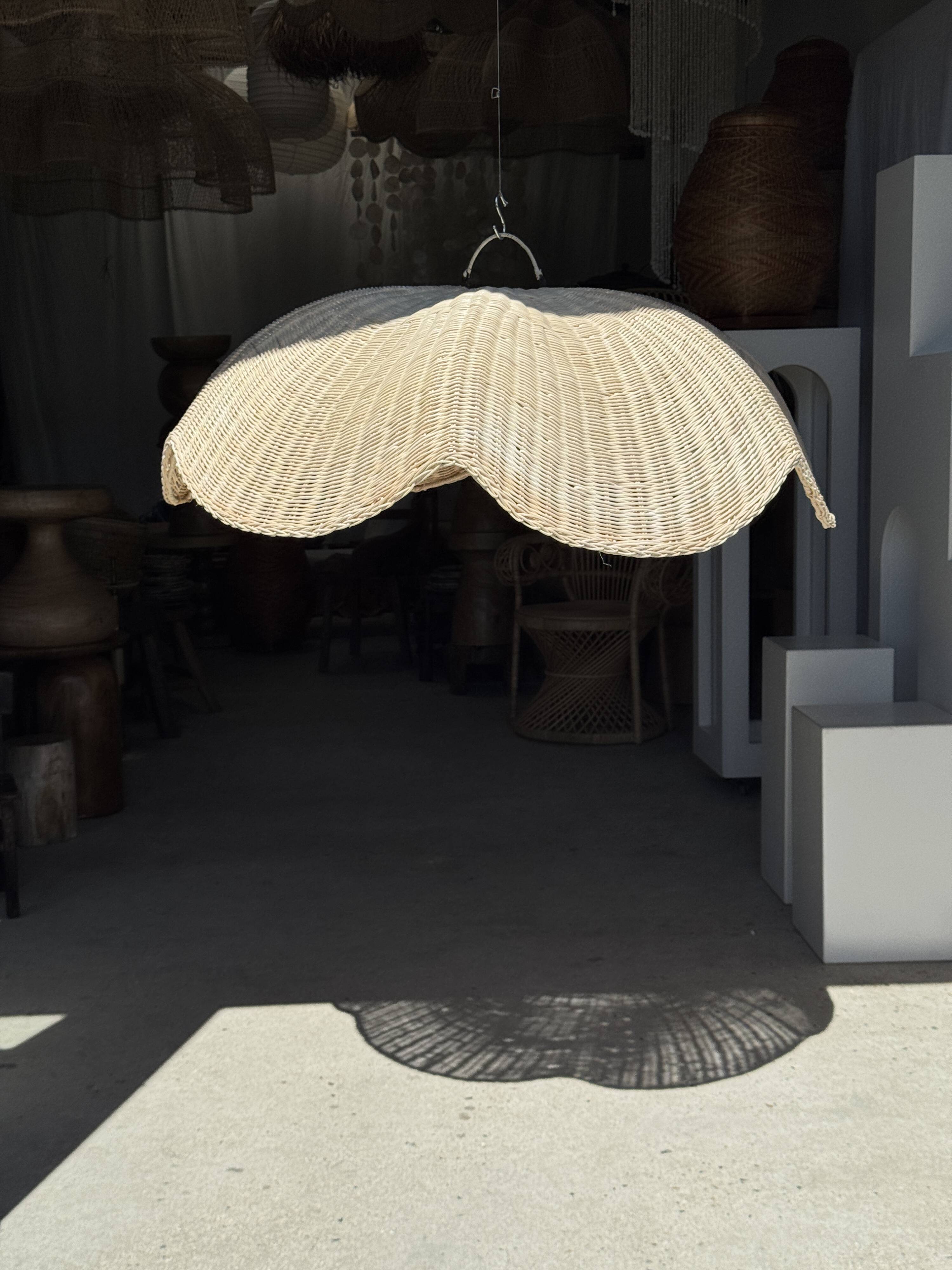 Large suspension or lampshade in flat woven tulip flower rattan H35 D