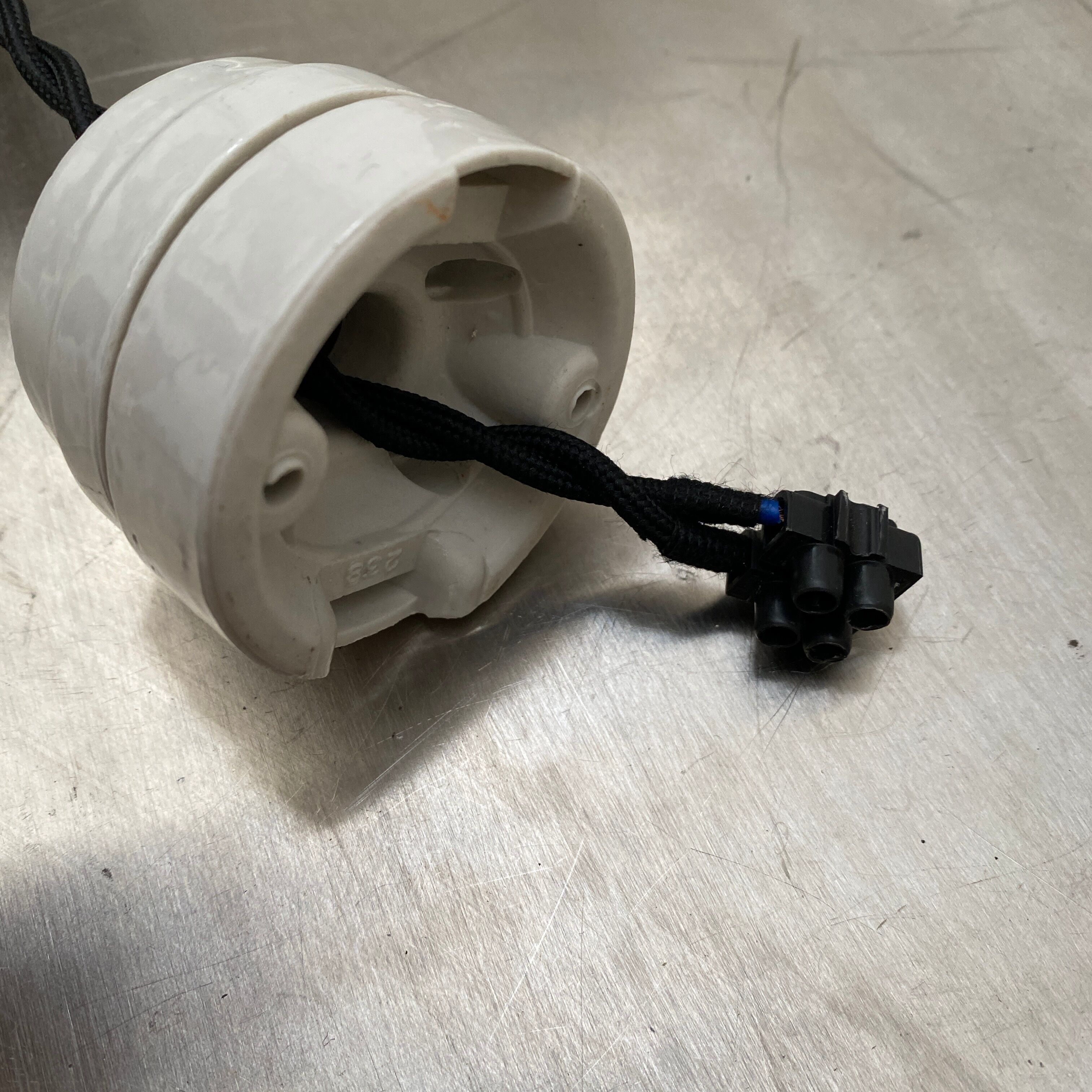 Lot 3 opaline hanging lamps