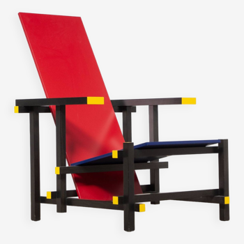 Red and blue chair Gerrit Rietveld by Cassina