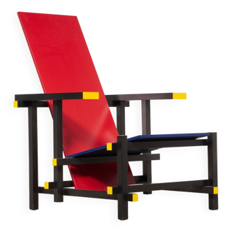 Red and blue chair Gerrit Rietveld by Cassina