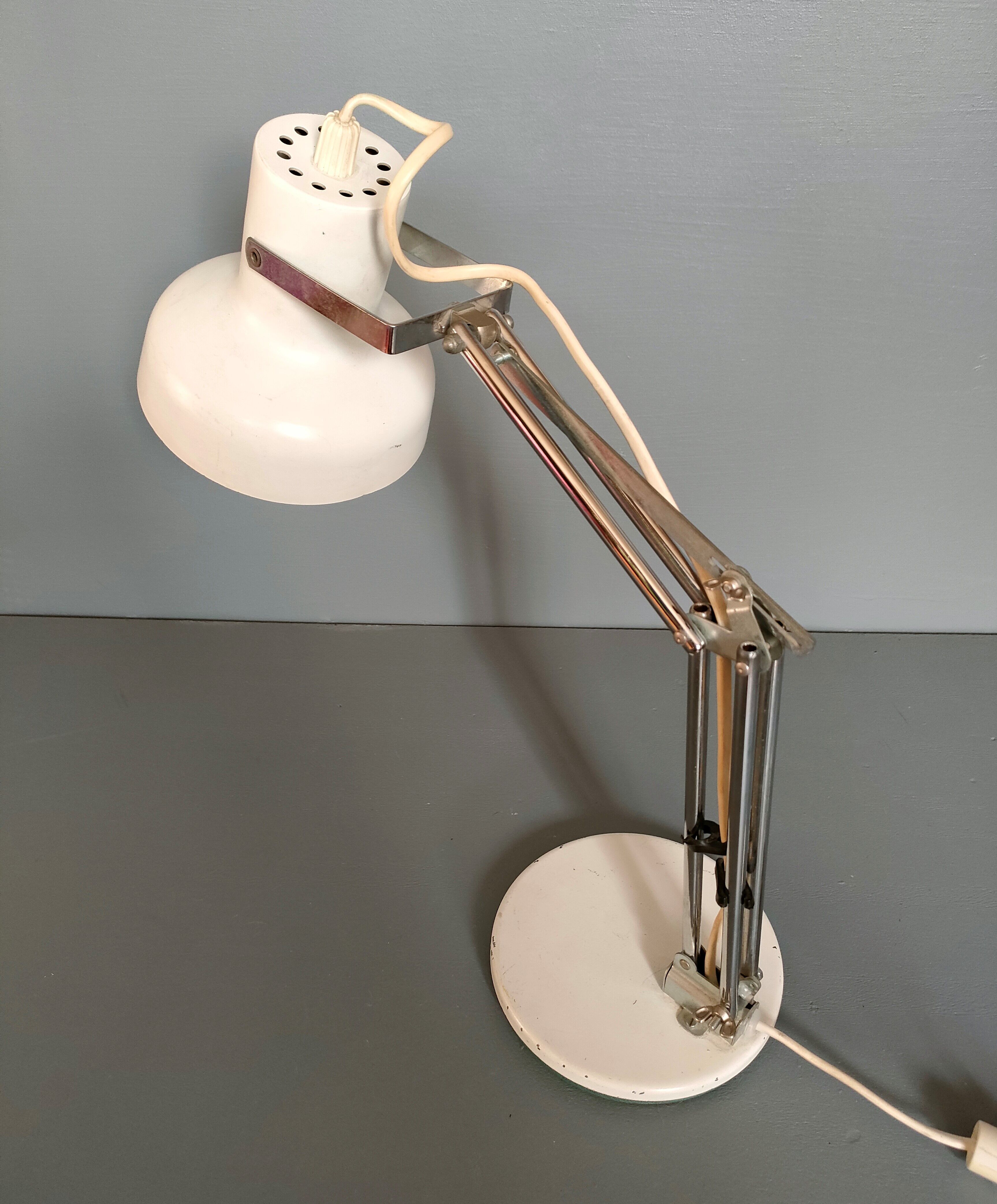 Articulated metal desk lamp from the 1950s/1960s