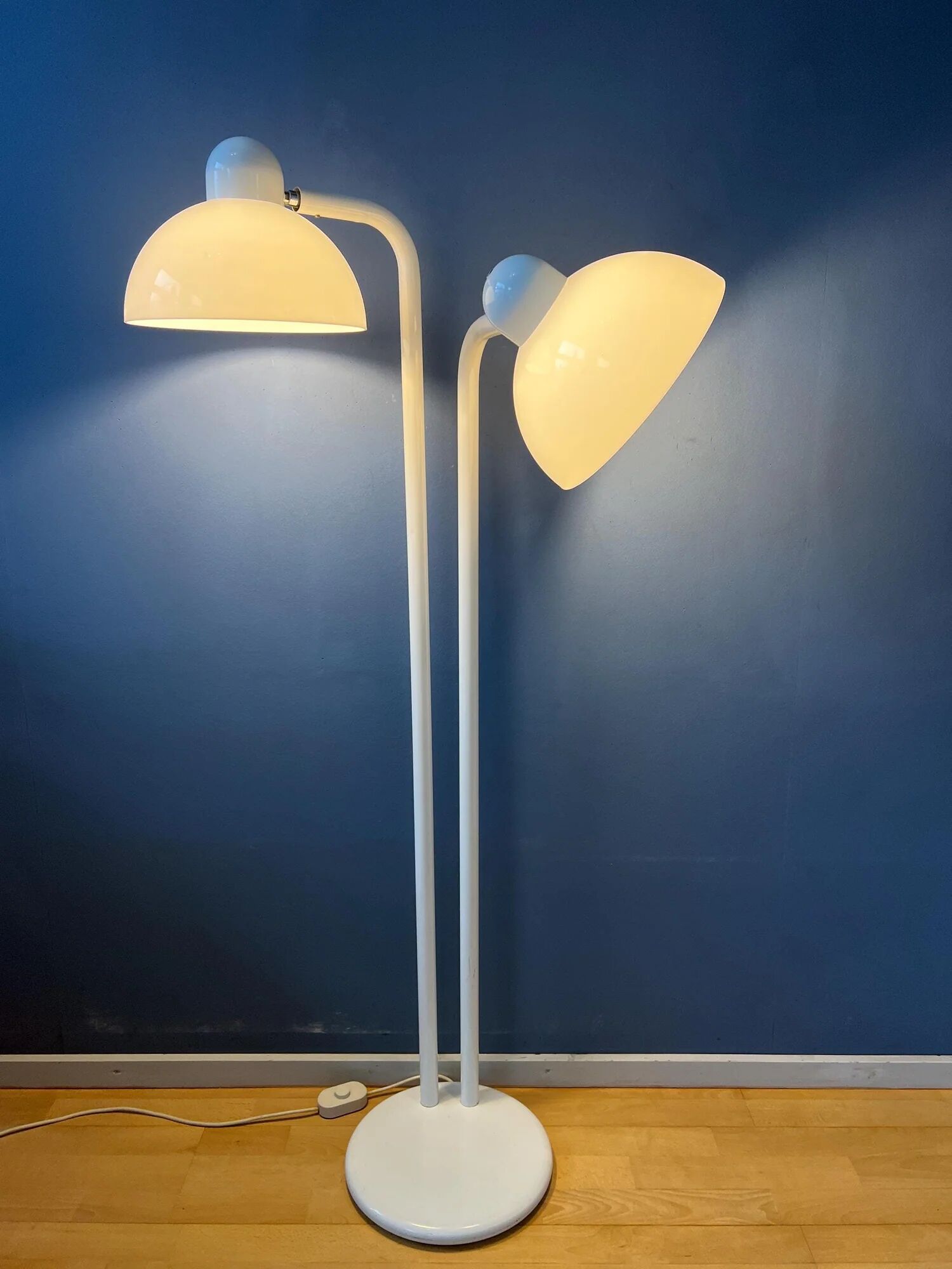 Lampadaire vintage en verre acrylique blanc style spatial