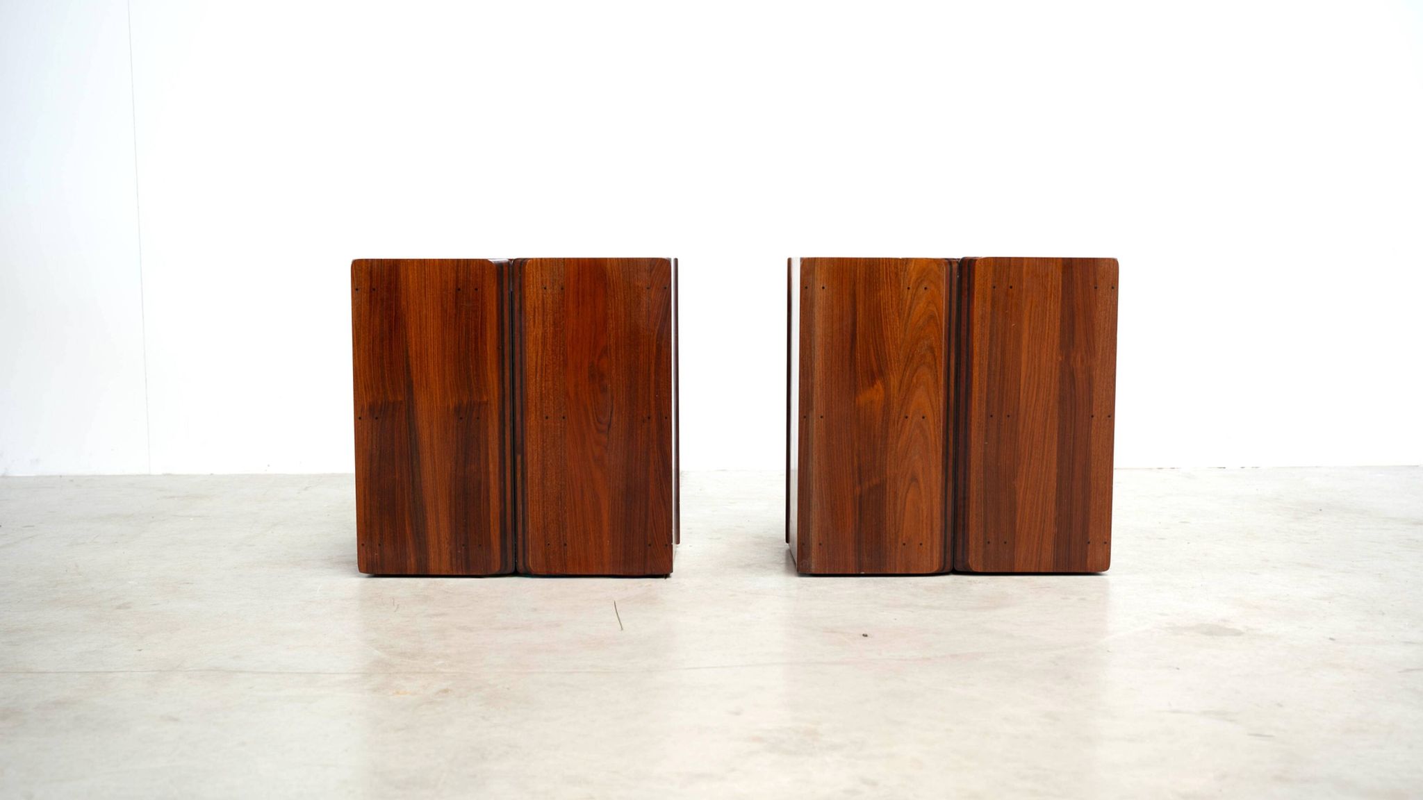 Rares cabinets latéraux en bois de rose Afra Tobia Scarpa pour Maxalto