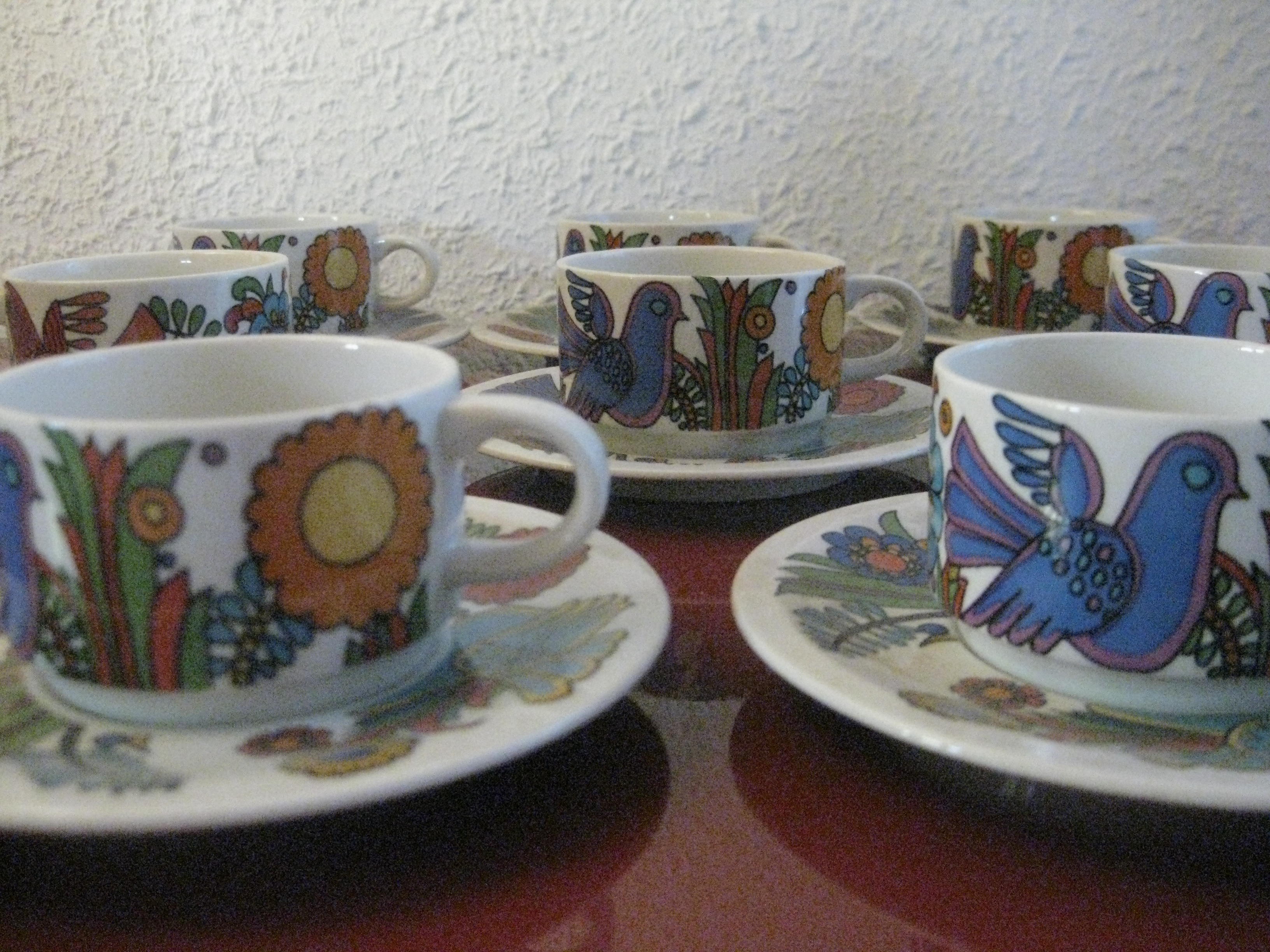 Acapulco Villeroy and Boch 8 cups and vintage saucers
