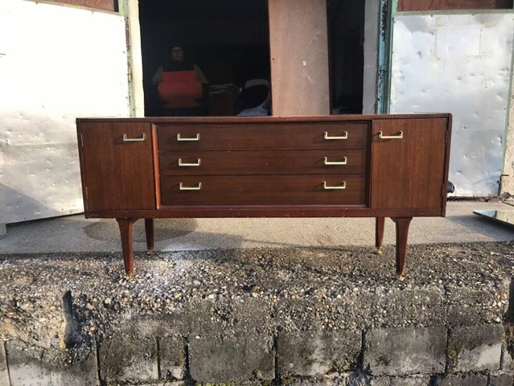 Enfilade G-Plan Tola 1960s in teak and brown brass - long Mid-Century buffet