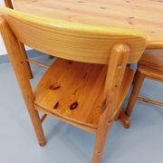 Suite of a round table with extension and 4 vintage pine chairs from the 60s and 70s