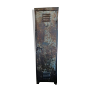 Vestiaire industriel, une porte